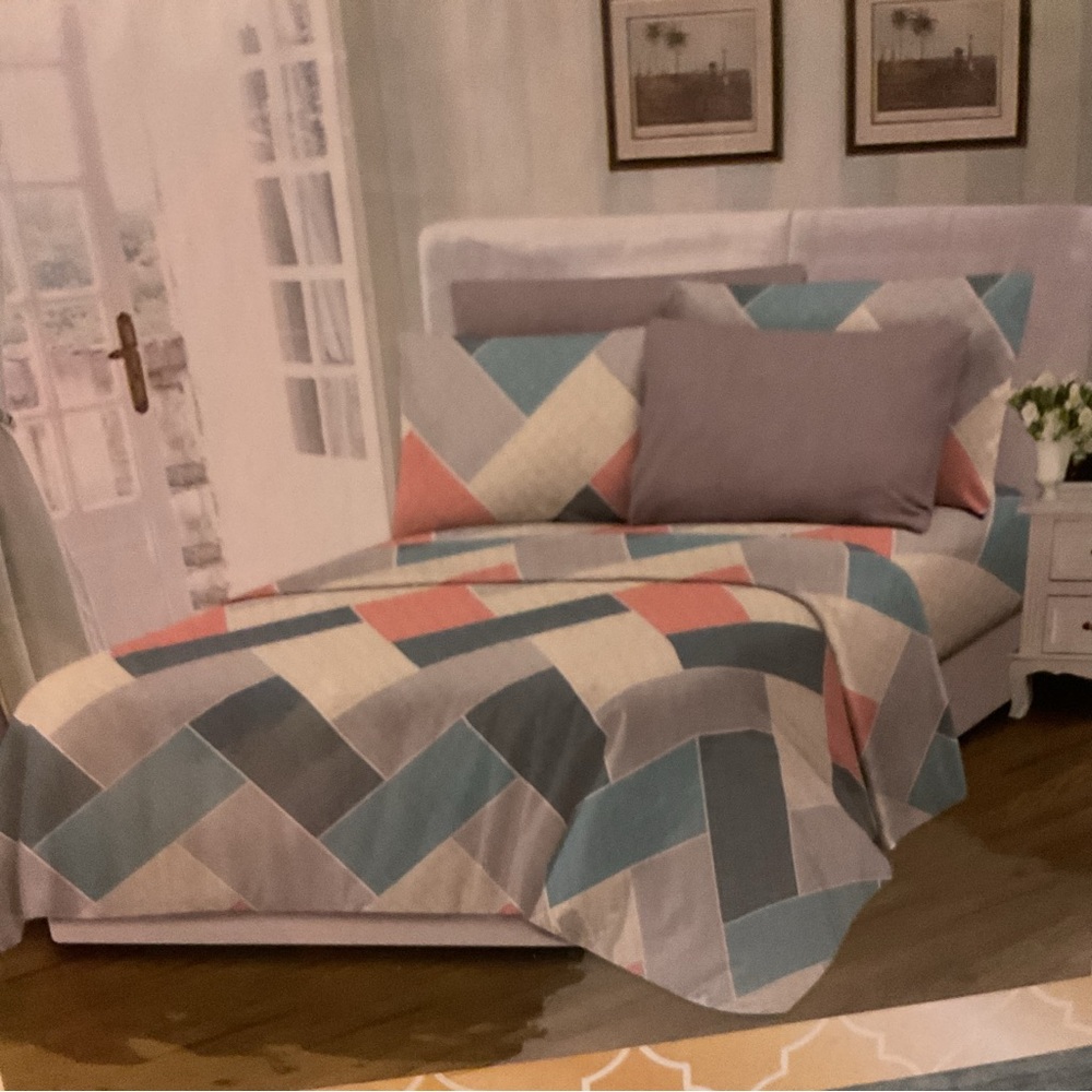 NWT Queen Hotel Collection Bamboo 1800 Super Soft Comforter Set Gray Blue & Pink